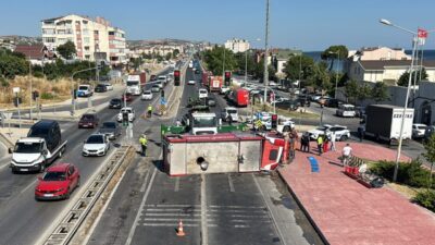 İSTANBUL (AA) – Büyükçekmece'de otomobille itfaiye aracının çarpıştığı kazada 4