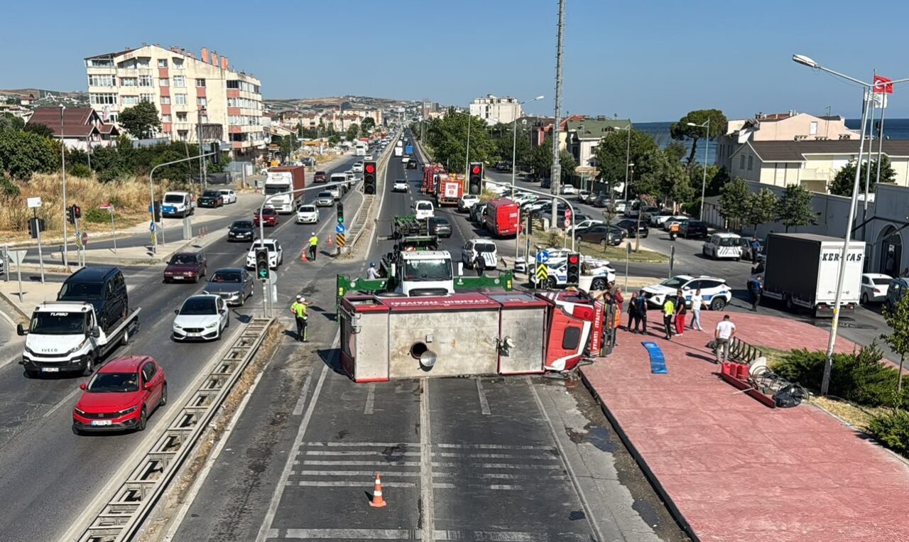 İSTANBUL (AA) – Büyükçekmece'de otomobille itfaiye aracının çarpıştığı kazada 4