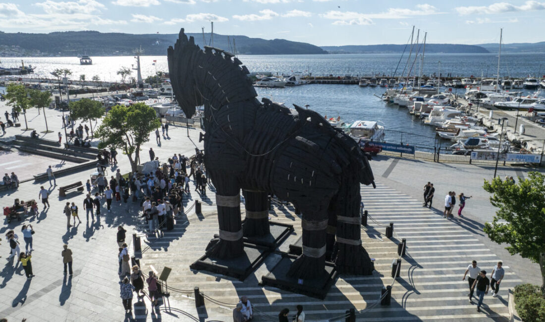 ÇANAKKALE (AA) – Çanakkale'de Tarihi Gelibolu Yarımadası'nda bulunan şehitlik ve
