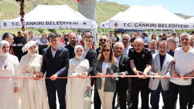 ÇANKIRI (AA) – Çankırı'da hizmete açılan yeni nikah salonunda evlenen