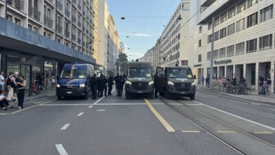 CENEVRE (AA) – İsviçre'nin Cenevre kentinde, barışçıl başlayan G7 Zirvesi