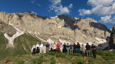 HAKKARİ (AA) – Çeşitli illerden Hakkari'ye gelen doğaseverler, düzenlenen gezi