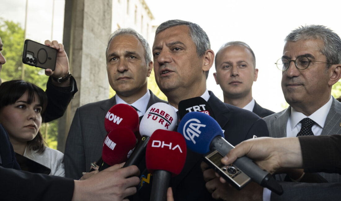 - "13.30'da sizlerin de ilgi gösterdiği açık Grup Toplantımız ilan