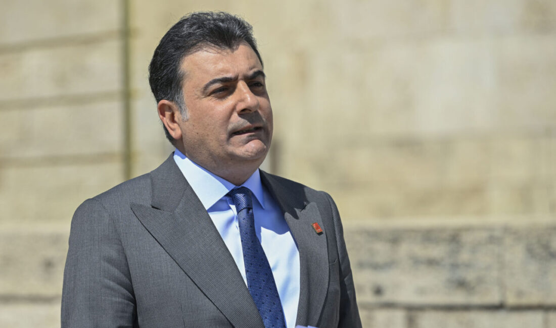 - CHP İstanbul Milletvekili Zeynel Emre:
- "(CHP TBMM Grup Toplantısını