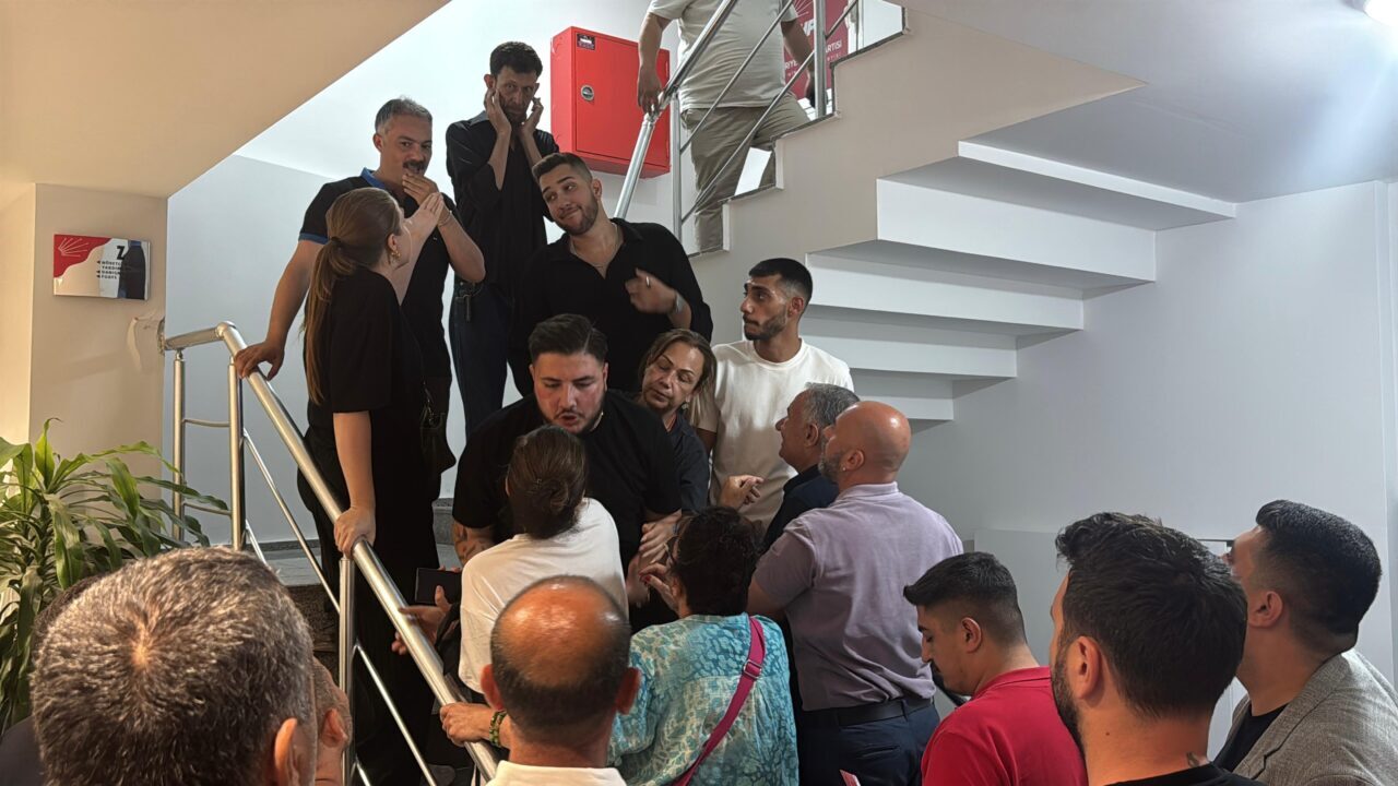 İZMİR (AA) – CHP Genel Merkezi tarafından İzmir İl Başkanlığı'na