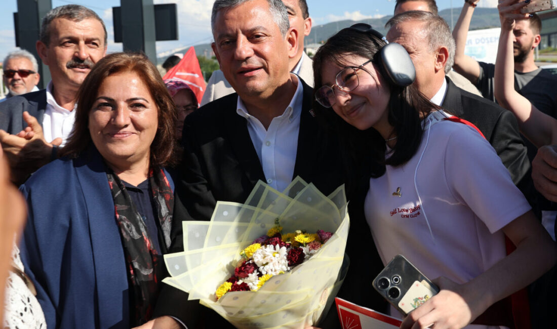 - "Bu yürüyüşün parolası kararlılıktır. Bugün Cumhuriyet Halk Partisi birdir,