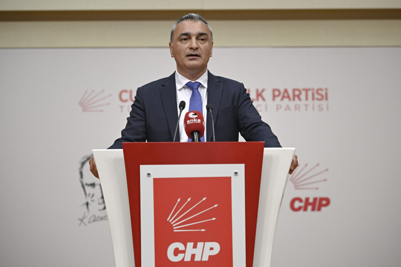 - Genel Başkan Kemal Kılıçdaroğlu dahil 19 kişiden oluşan yeni