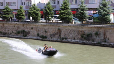 BAYBURT (AA) – Bayburt'taki Çoruh Nehri'nde gerçekleştirilen jetbot turları yoğun