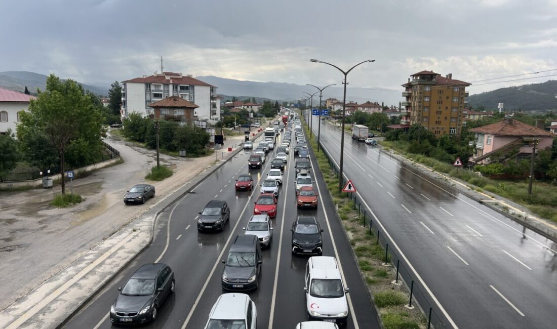 ÇORUM (AA) – Çorum'da bayram dönüşü D-100 kara yolunun Osmancık
