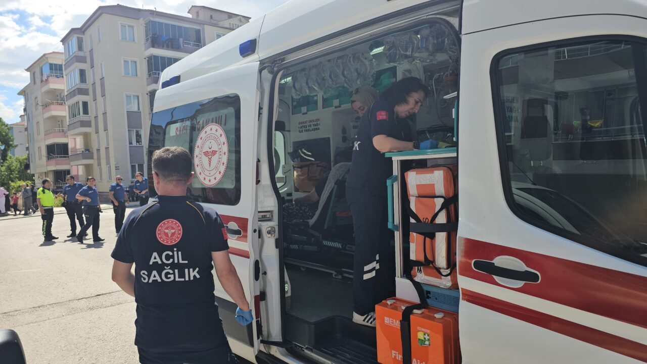 ÇORUM (AA) – Çorum'da bir apartman dairesinde çıkan yangında dumandan