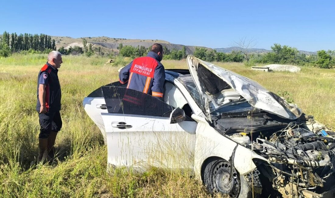 ÇORUM (AA) – Çorum'un Sungurlu ilçesinde devrilen otomobilin sürücüsü hayatını