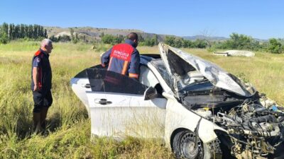 ÇORUM (AA) – Çorum'un Sungurlu ilçesinde devrilen otomobilin sürücüsü hayatını