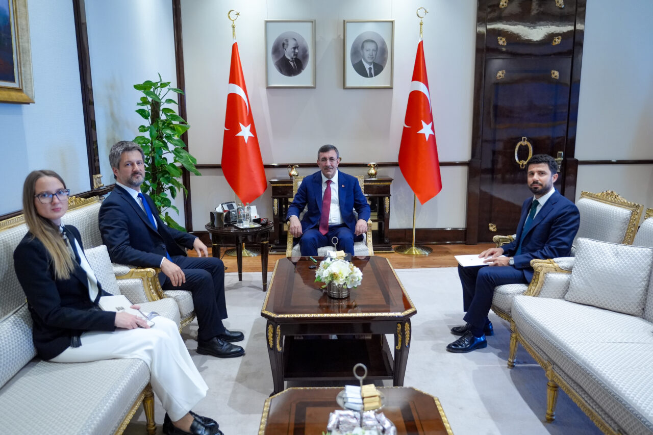 ANKARA (AA) – Cumhurbaşkanı Yardımcısı Cevdet Yılmaz, Macaristan'ın Ankara Büyükelçisi