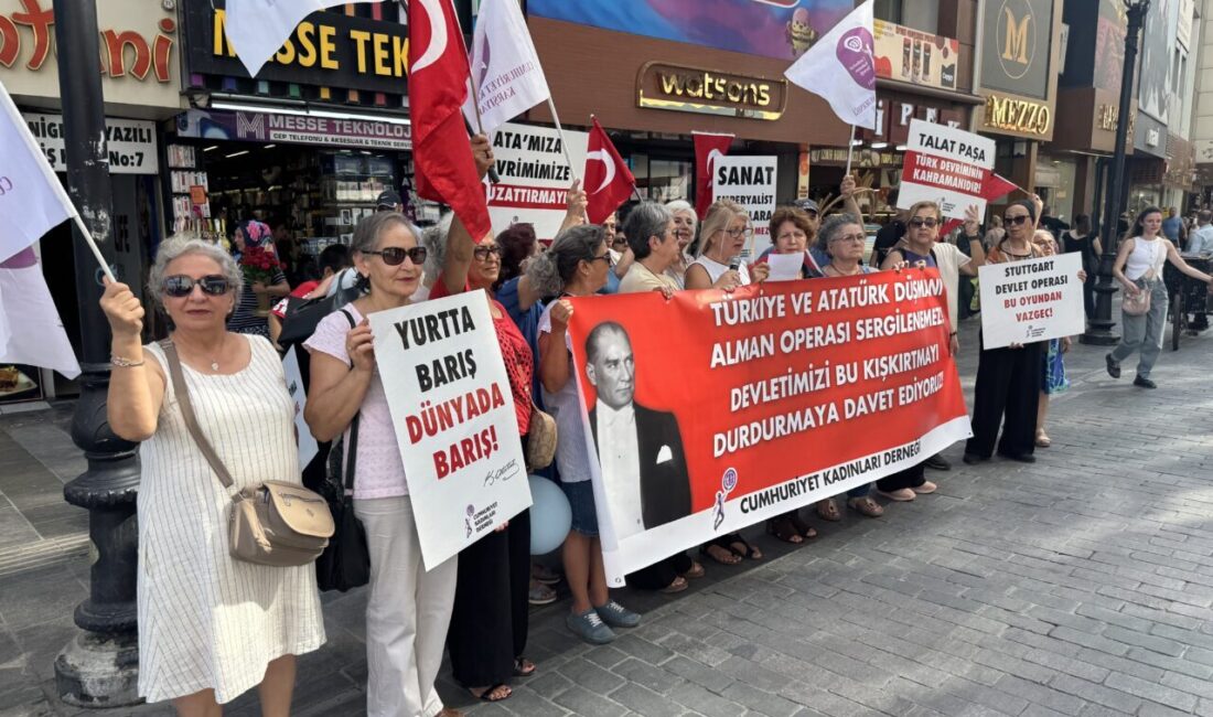 İZMİR (AA) – İzmir'de Cumhuriyet Kadınları Derneği üyeleri, Almanya'da sahnelenmesi