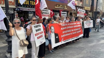 İZMİR (AA) – İzmir'de Cumhuriyet Kadınları Derneği üyeleri, Almanya'da sahnelenmesi