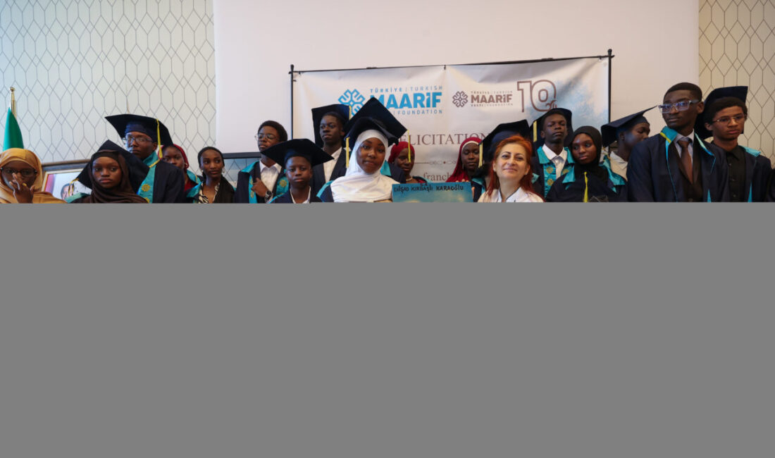 DAKAR (AA) – Senegal'deki Dakar Maarif Okulları öğrencileri mezuniyet heyecanı