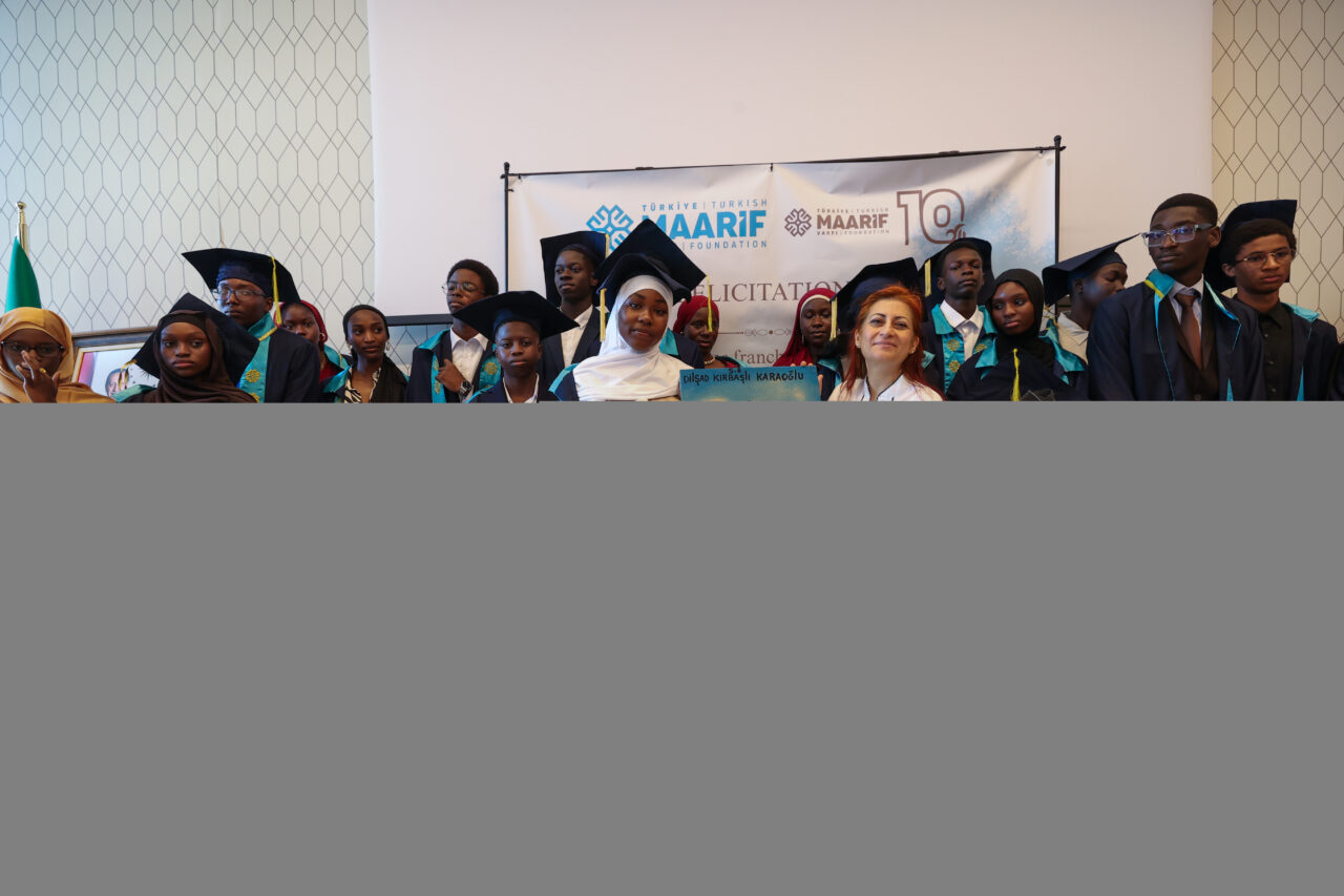 DAKAR (AA) – Senegal'deki Dakar Maarif Okulları öğrencileri mezuniyet heyecanı