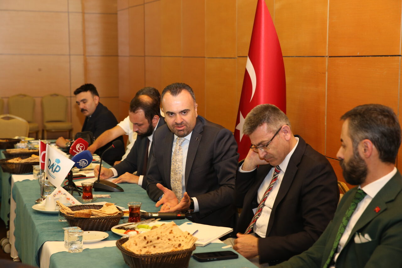 - Doğu Anadolu Projesi Bölge Kalkınma İdaresi Başkanı Halil İbrahim