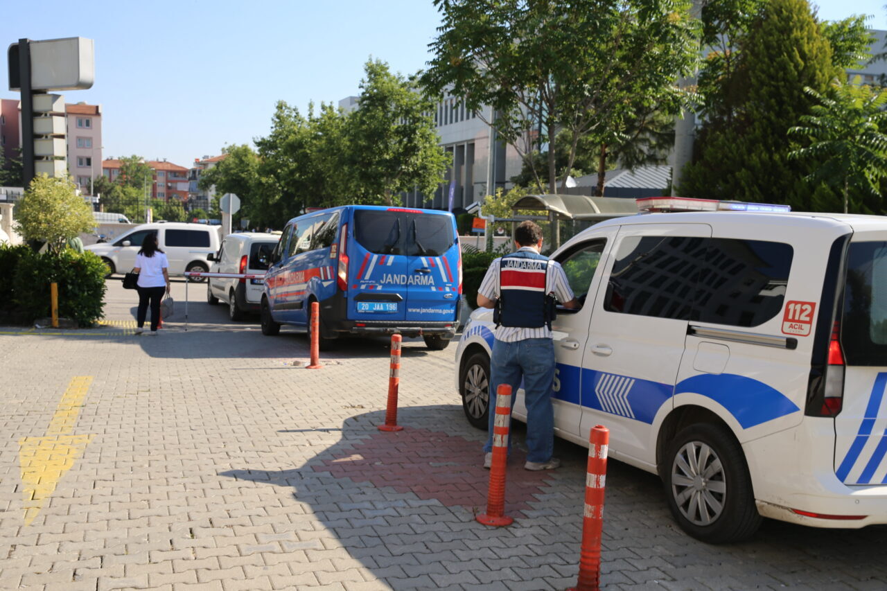 DENİZLİ (AA) – Denizli'de düzenlenen uyuşturucu operasyonunda Denizli Baro Başkanı