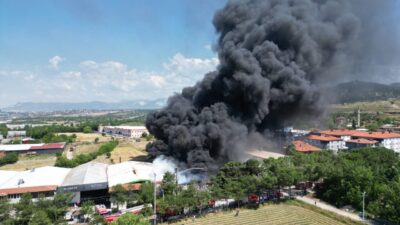 DENİZLİ (AA) – Denizli'nin Pamukkale ilçesindeki bir kauçuk fabrikasında çıkan