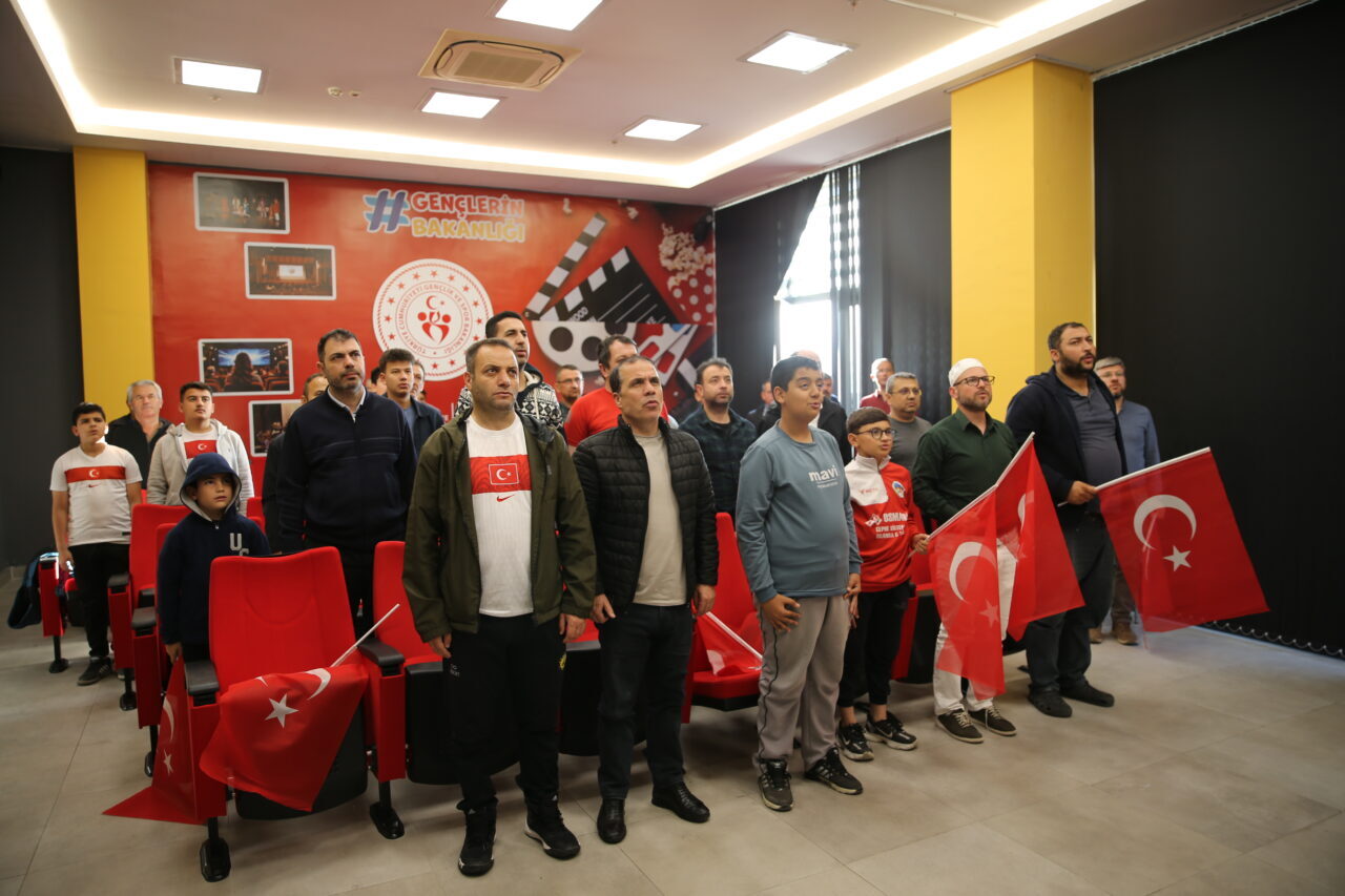 DENİZLİ (AA) – Denizli'nin Serinhisar ilçesinde vatandaşlar, 2026 FIFA Dünya