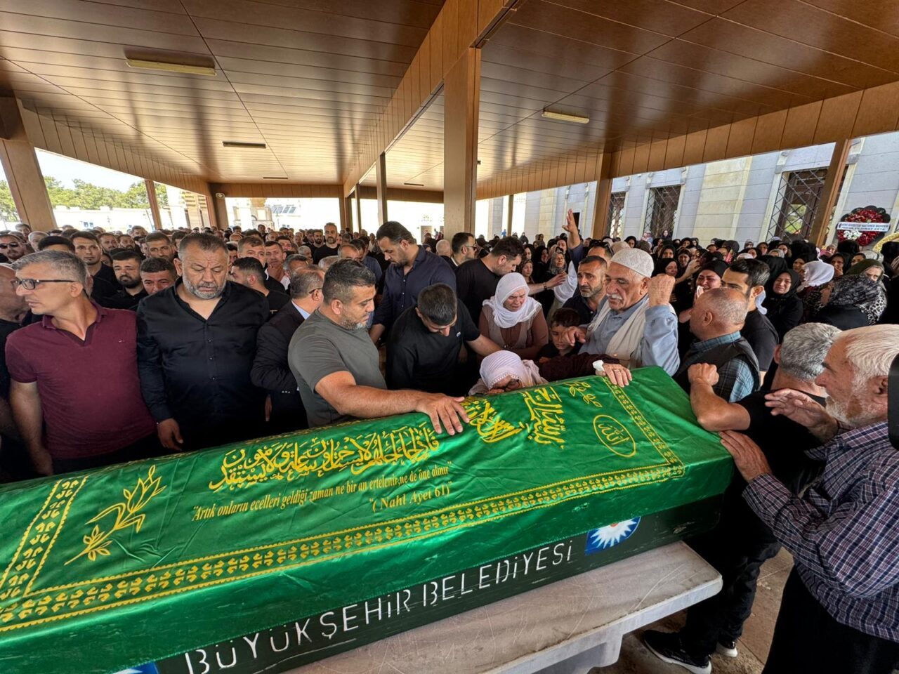 ANTALYA (AA) – Denizli'nin Sarayköy ilçesinde yolcu otobüsünün bariyerlere çarparak