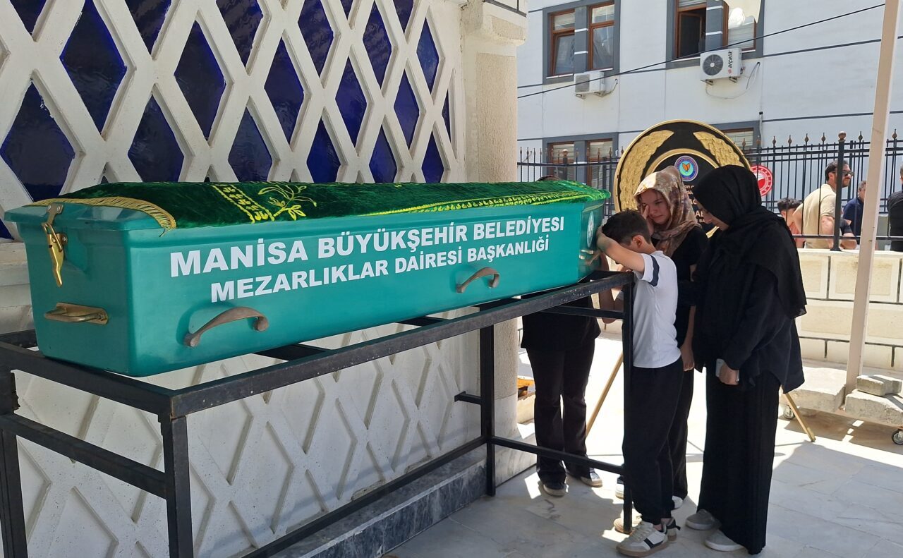 - Mustafa Fevzi Merdun'un cenaze namazını, mezarlıklar müdürlüğünde görevli kardeşi