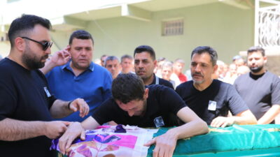 MANİSA (AA) – Denizli'nin Sarayköy ilçesinde yolcu otobüsünün bariyerlere çarparak