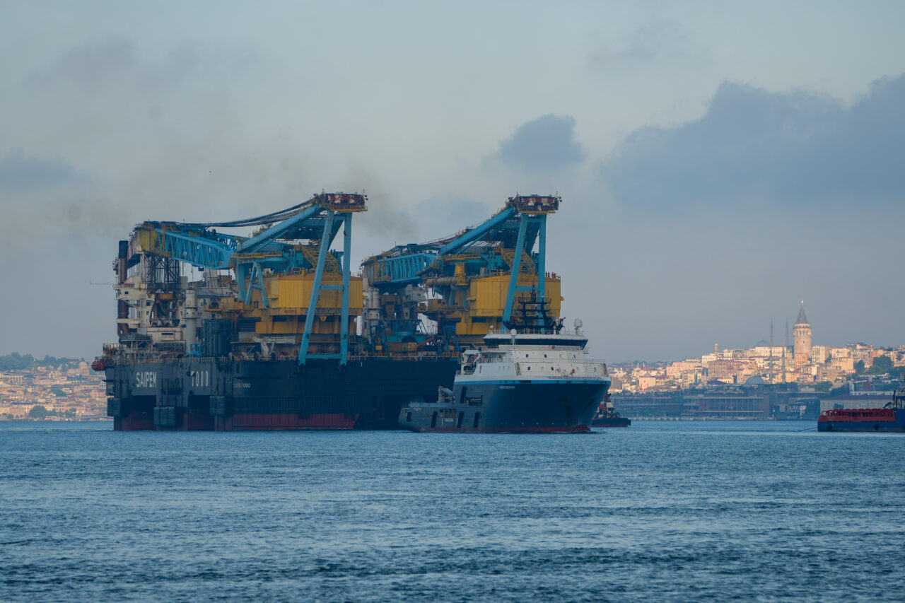 İSTANBUL (AA) – Doğal gaz boru hattı döşeme çalışmalarında kullanılan