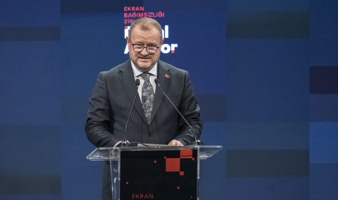 - İstanbul Valisi Davut Gül:
- "Gençlerin, çocukların, kadınların sosyal aktivitelerinin