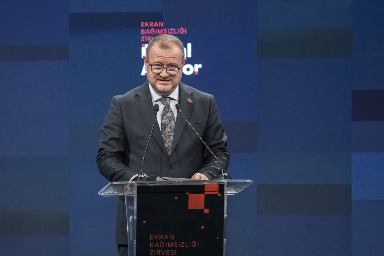 - İstanbul Valisi Davut Gül:
- "Gençlerin, çocukların, kadınların sosyal aktivitelerinin