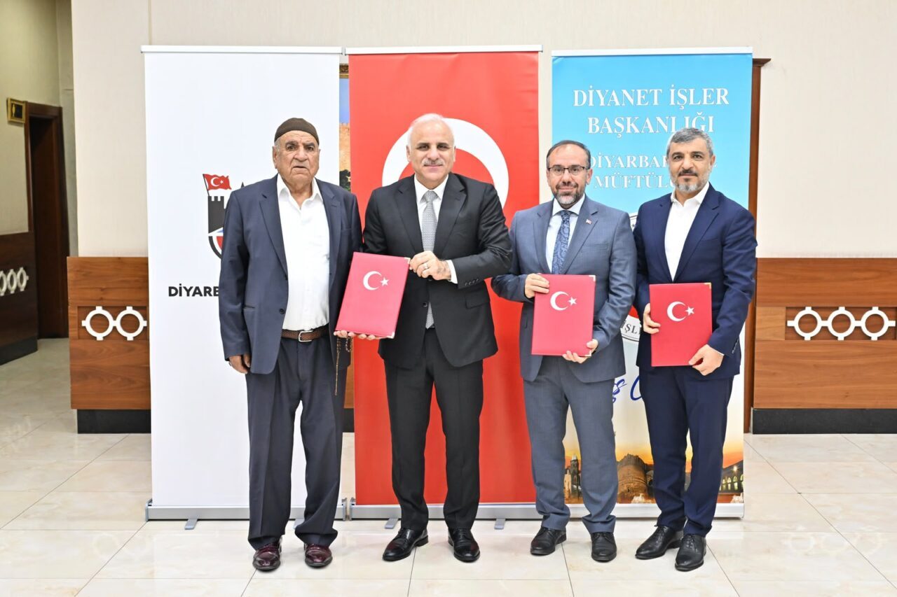 DİYARBAKIR (AA) – Diyarbakır'ın Kayapınar ilçesinde iki cami ve külliye