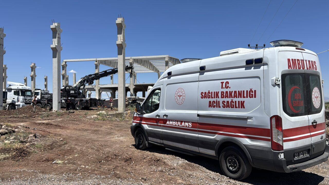 DİYARBAKIR (AA) – Diyarbakır'ın merkez Kayapınar ilçesinde üzerlerine beton blok