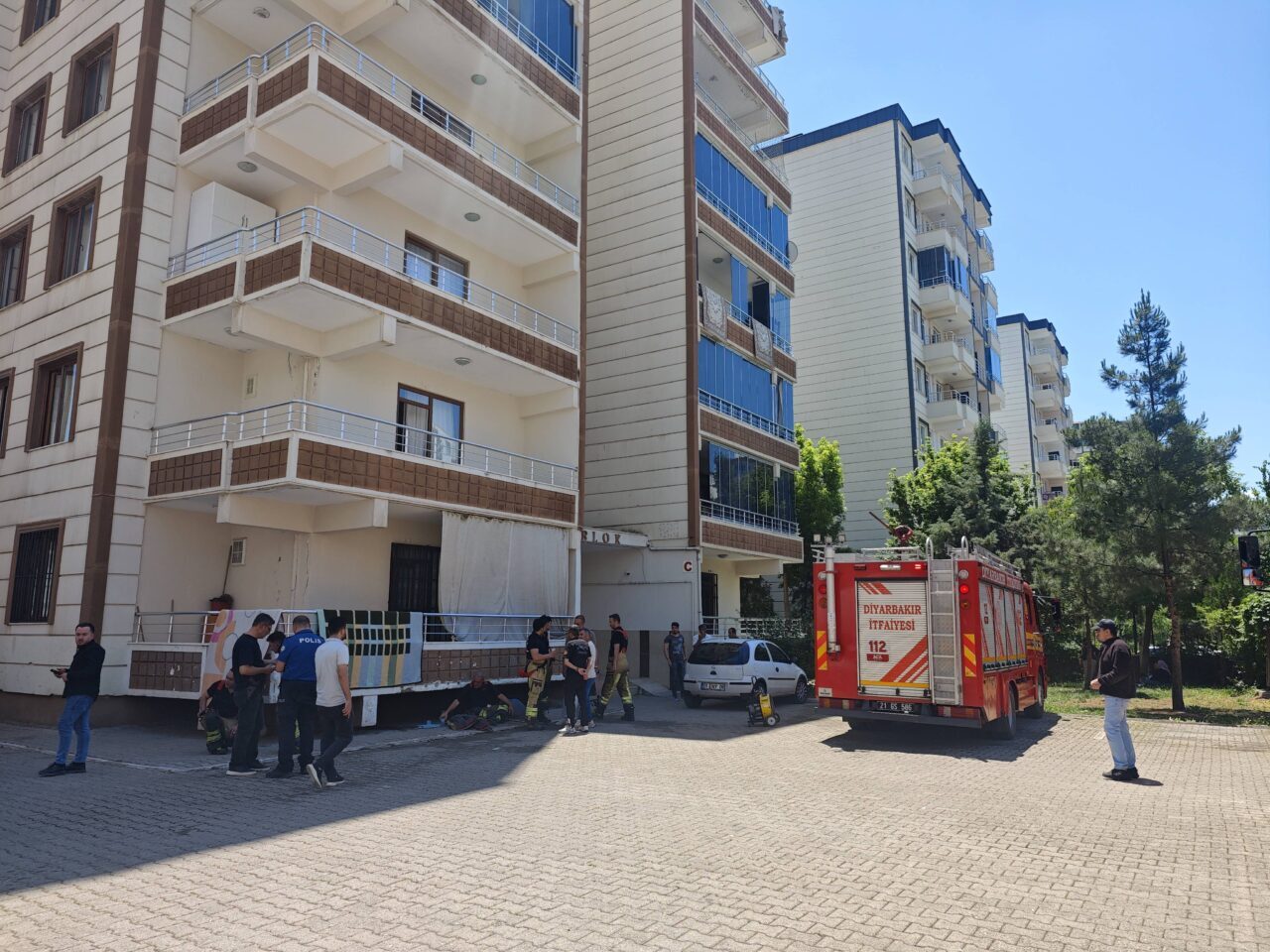 DİYARBAKIR (AA) – Diyarbakır'ın merkez Bağlar ilçesinde binada çıkan yangında