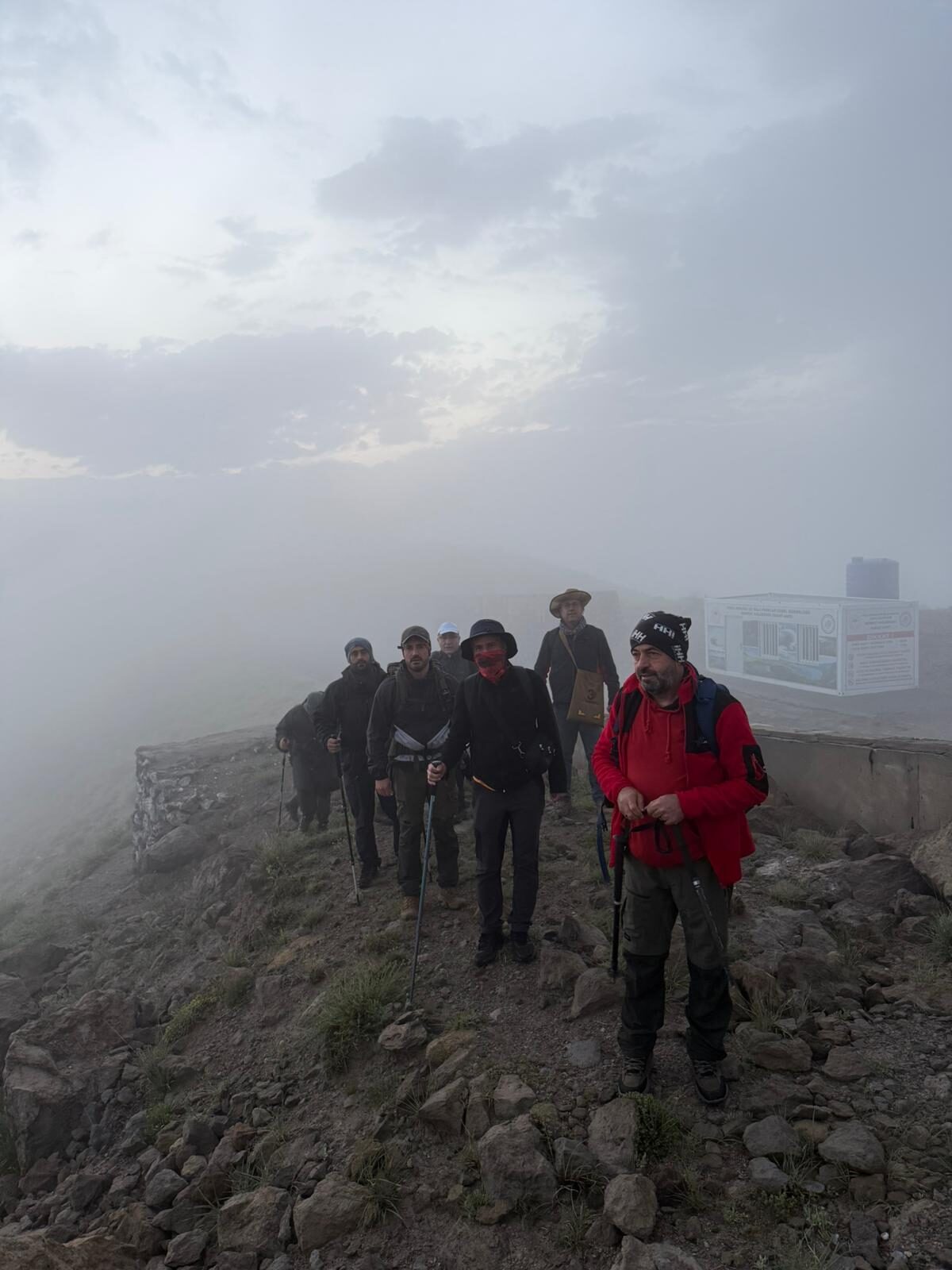 BİTLİS (AA) – Bitlis'te bir grup doğasever, Tatvan, Güroymak ve