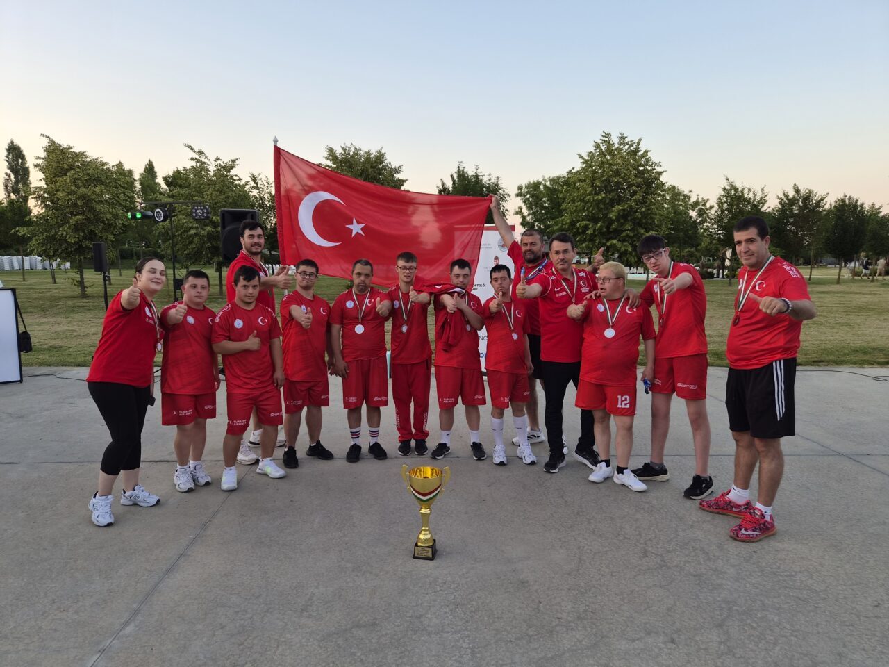 ANKARA (AA) – Down Sendromlu Basketbol Milli Takımı, Macaristan'da düzenlenen