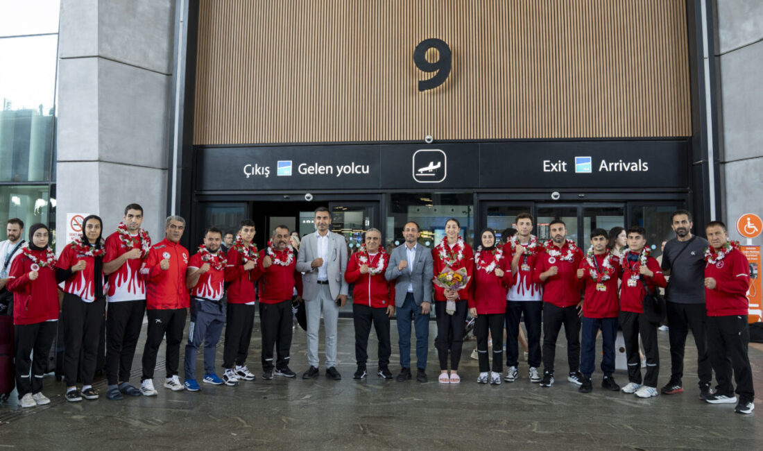 - Muaythai Milli Takımlar Sportif Direktörü Göksel Cingöz:
"İstiklal Marşı'nı tüm