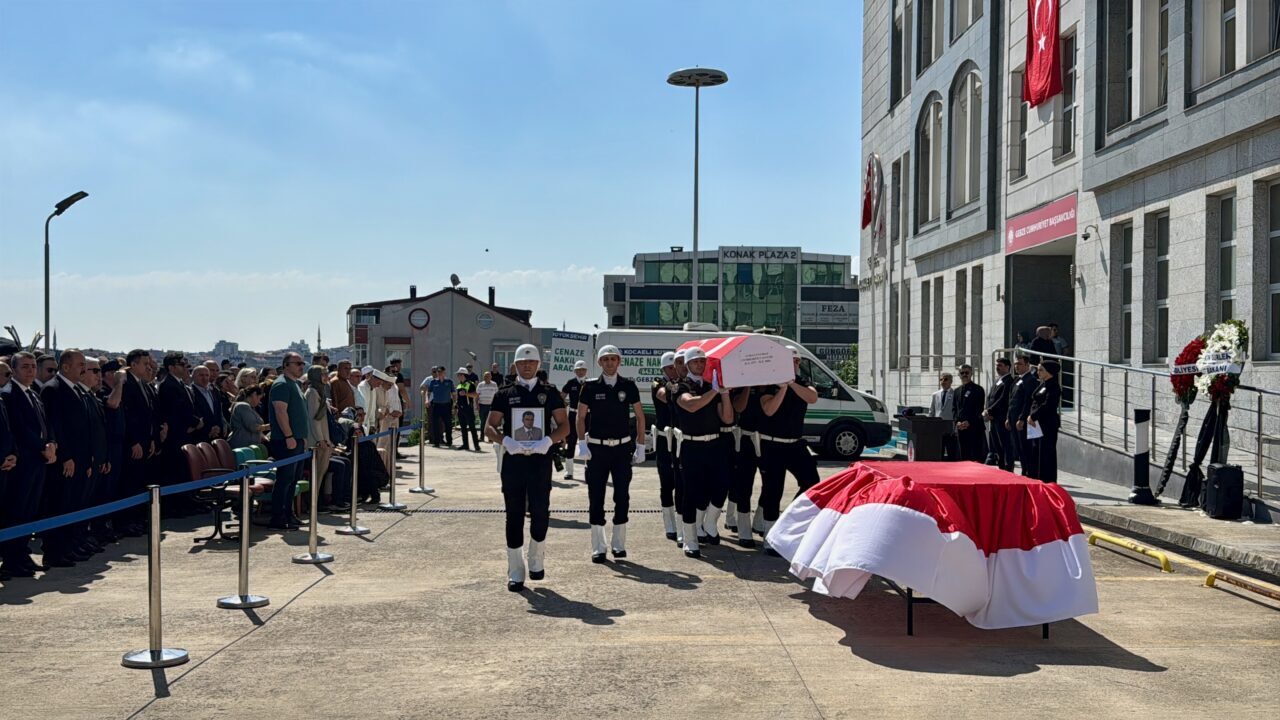 KOCAELİ (AA) – Kocaeli'de görevi sırasında geçirdiği kalp krizi sonucu
