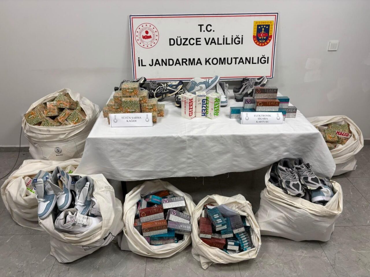 DÜZCE (AA) – Düzce'de jandarma ekiplerince düzenlenen kaçakçılık ve uyuşturucu