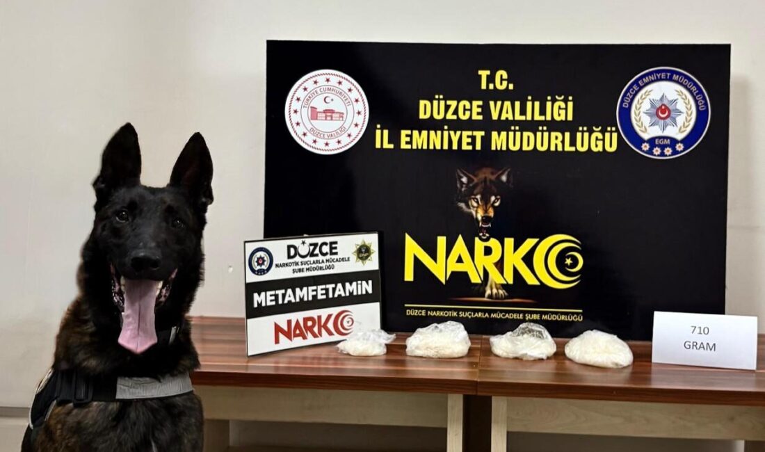 DÜZCE (AA) – Düzce'de motor bölümünde uyuşturucu bulunan taksinin sürücüsü