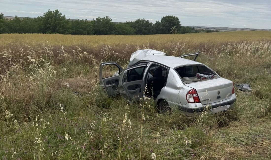 EDİRNE (AA) – Edirne'nin Uzunköprü ilçesinde devrilen otomobildeki 4 kişi