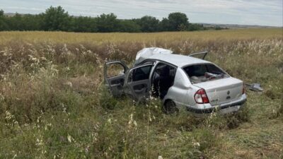EDİRNE (AA) – Edirne'nin Uzunköprü ilçesinde devrilen otomobildeki 4 kişi