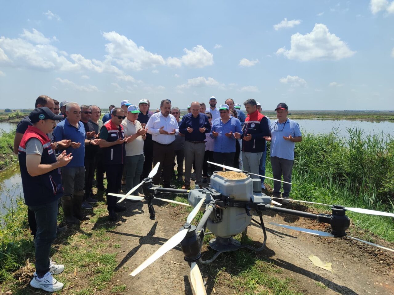 EDİRNE (AA) – Edirne'nin Uzunköprü ilçesinde dronla çeltik ekimi yapıldı.