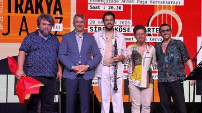 - Roman ezgilerinin de cazla buluşturulduğu konserde dinleyiciler 9/8'lik ritimlere