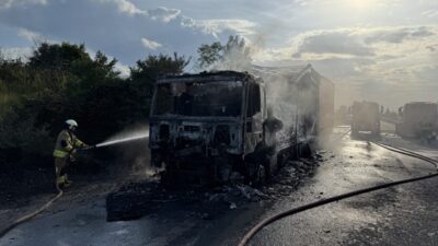 EDİRNE (AA) – Edirne'de nişasta yüklü tırda çıkan yangın itfaiye