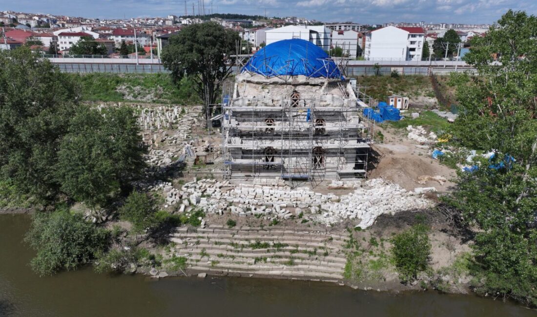 EDİRNE (AA) – Edirne'de restorasyonu süren yalı camisi özelliği taşıyan