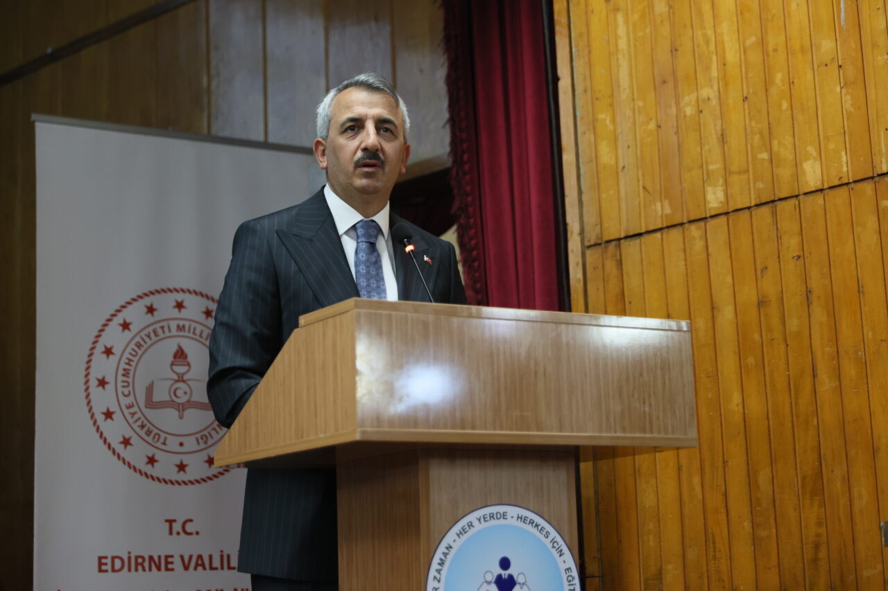 - Vali Yunus Sezer:
- "Gençler ne kadar başarılı ve sağlıklı
