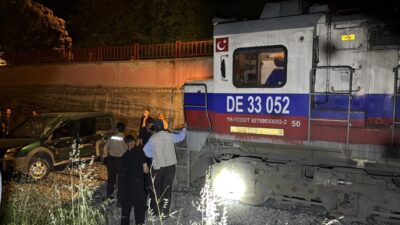 ELAZIĞ (AA) – Elazığ'da yük treninin hemzemin geçitte hafif ticari