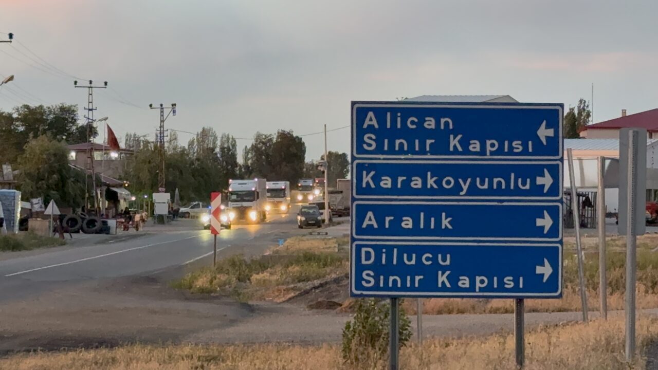 IĞDIR (AA) – Ermenistan'ın Lübnan'a gönderdiği 4 insani yardım tırı,