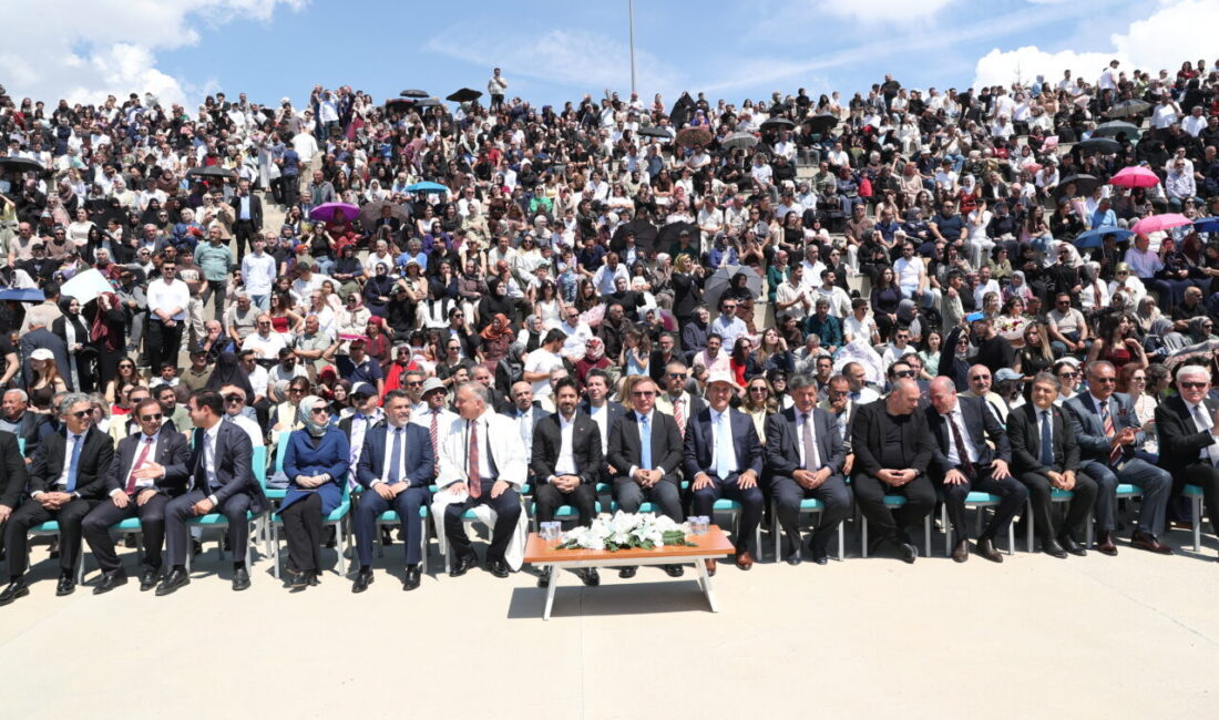 ERZİNCAN (AA) – Erzincan Binali Yıldırım Üniversitesi'nde (EBYÜ) eğitimlerini tamamlayan